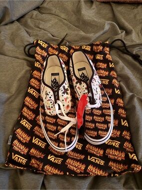 New ✨Never Worn✨Stranger Things Vans Authentic